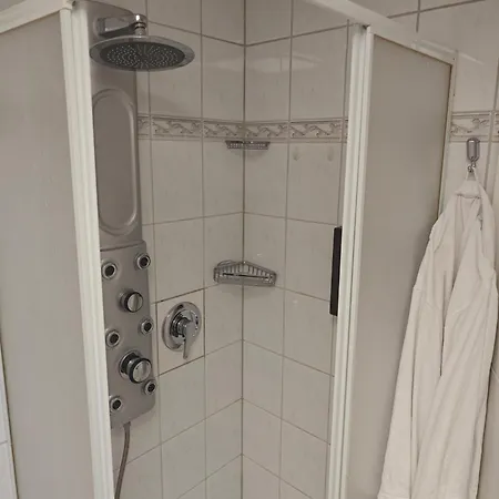 Moderne Helle 75qm Am Salbker Inkl Parkplatz, Balkon Apartment Magdeburg