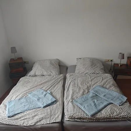 Moderne Helle 75qm Am Salbker Inkl Parkplatz, Balkon Apartment Magdeburg
