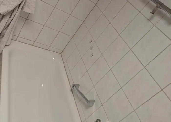 Moderne Helle 75qm Am Salbker Inkl Parkplatz, Balkon Apartmán