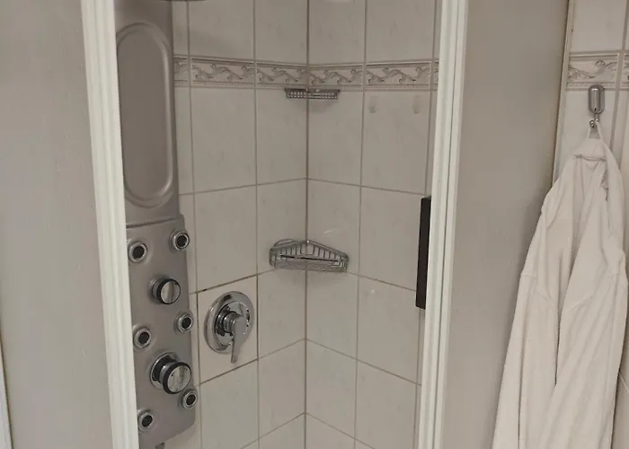 Moderne Helle 75qm Am Salbker Inkl Parkplatz, Balkon Apartmán Magdeburk